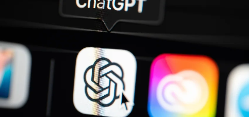 Icono de la app de ChatGPT mientras la valoración de Anthropic supera a OpenAI en 2026