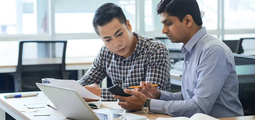 Equipo propio, freelance o agencia para automatizar con IA Sopesando equipo propio, freelance o agencia de automatización con IA para una empresa