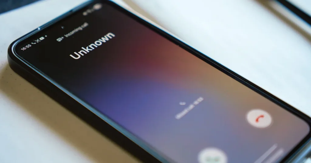 Estafadores cuelan teléfonos falsos en las respuestas de ChatGPT
