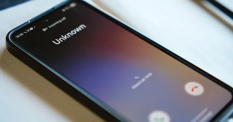Estafadores cuelan teléfonos falsos en las respuestas de ChatGPT