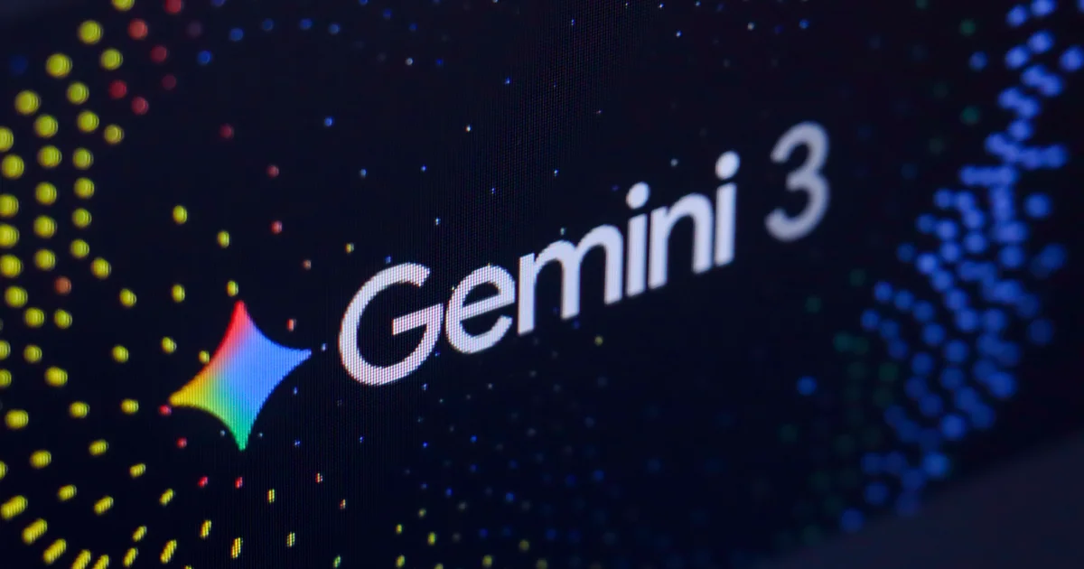 Una pantalla con el logotipo de Gemini y la marca de una versión anterior, Gemini 3, la familia de modelos de Google que hay detrás del nuevo agente